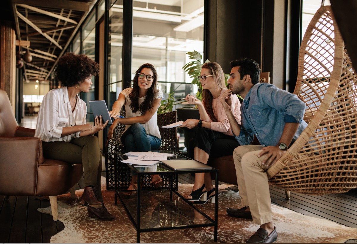 Maximizing ROI in Social Selling with Influencer Marketing